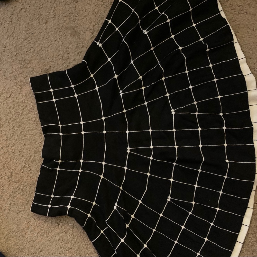 Wet seal Black and white skirt - Picture 2 of 2